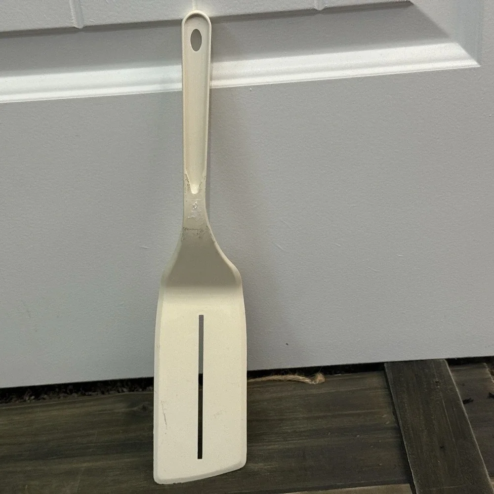 Vintage Action Ind. Inc. Nylon Angled Single-Slotted Spatula